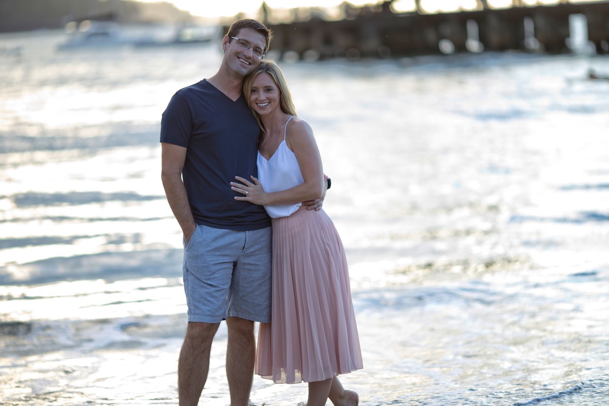Arm in arm by Hanalei pier. Photo by wedding photographer Difraser
