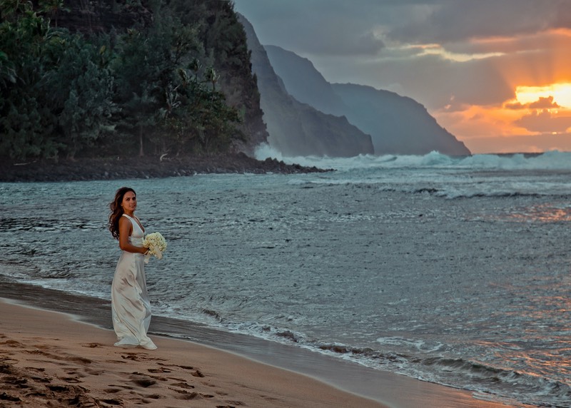 sunset at Ke-e bride shot by Kauai videographer Difraser