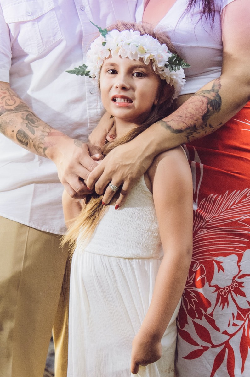 Family shot by Kauai wedding photographer Difraser