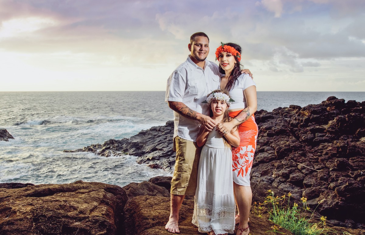 Kauai wedding photographer Difraser headed to Queens Bath before the sunset. It was overcast and we used lights, uncertain if we were going to get a sunset 