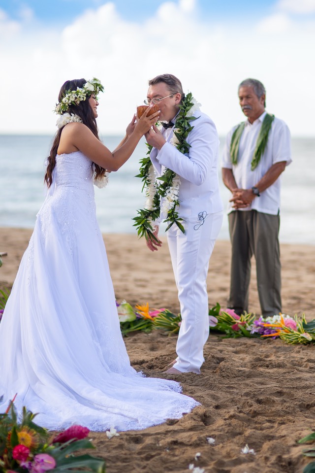 Breaking open a coconut wedding tradition in Hawaii