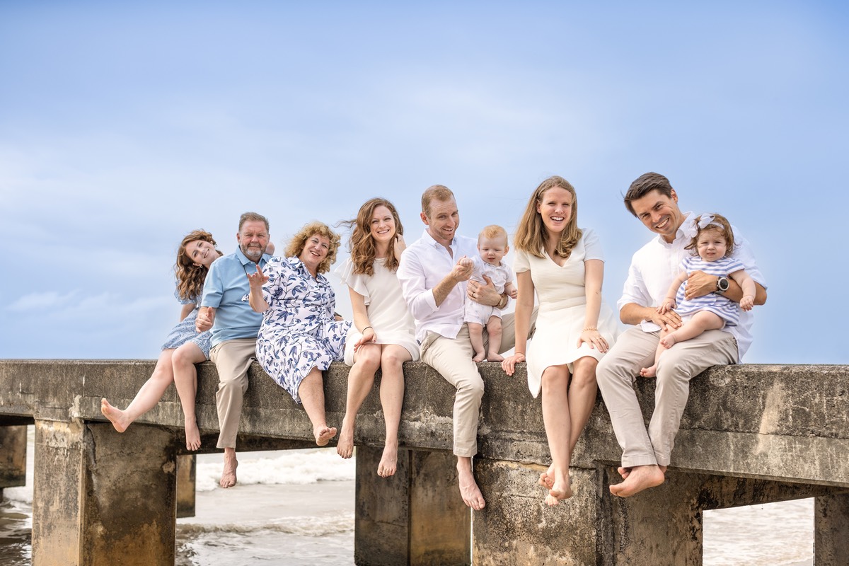 Kauai family photographer does photo session of large family at Hanalei bay. 